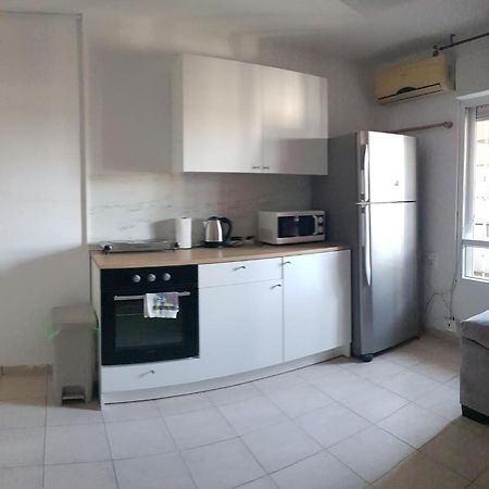 Ferienwohnung Cozy Flat With Parking Well-Placed Near Tlv Airport Lod Exterior foto