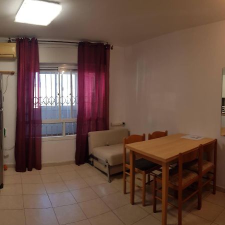 Ferienwohnung Cozy Flat With Parking Well-Placed Near Tlv Airport Lod Exterior foto