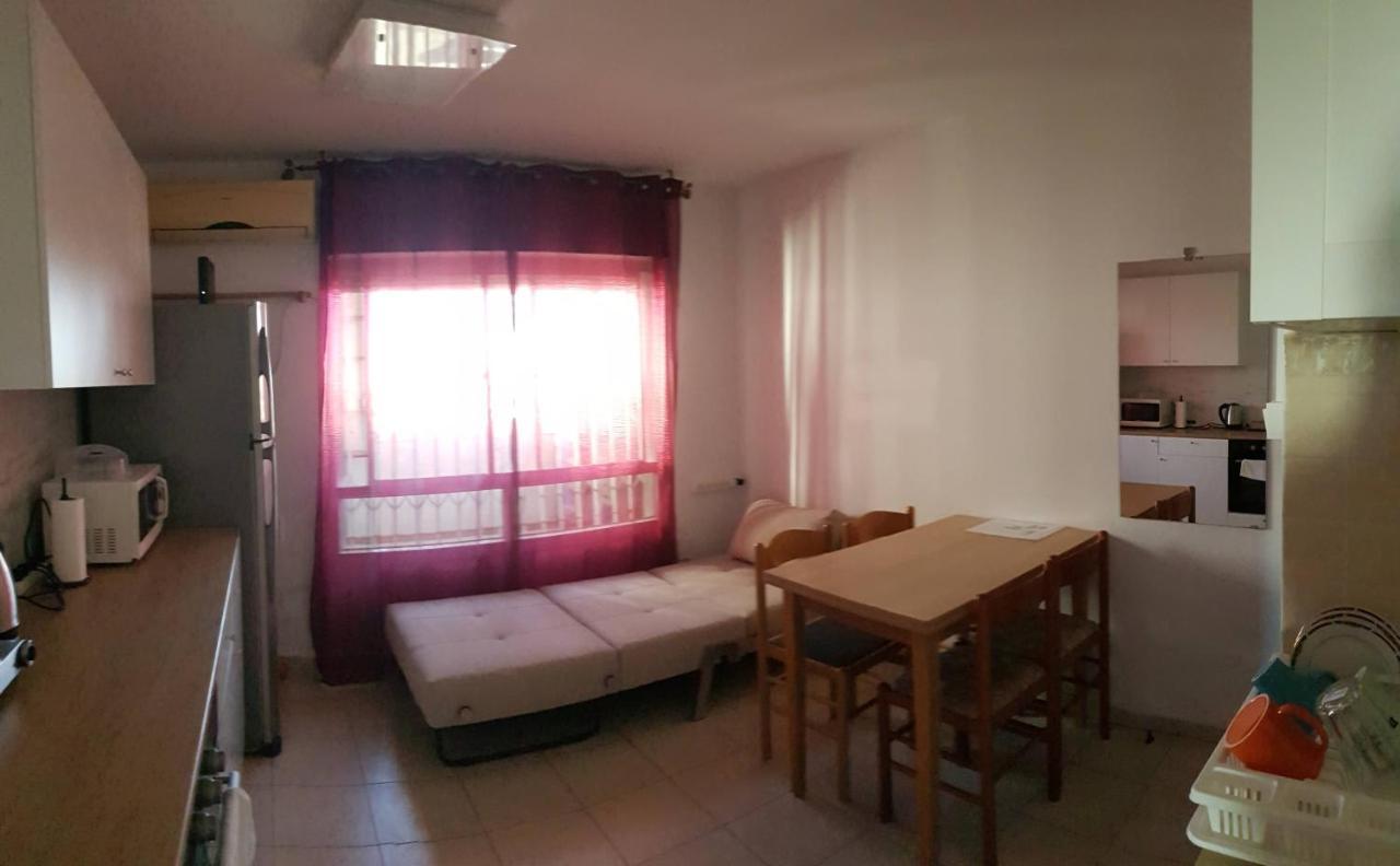 Ferienwohnung Cozy Flat With Parking Well-Placed Near Tlv Airport Lod Exterior foto