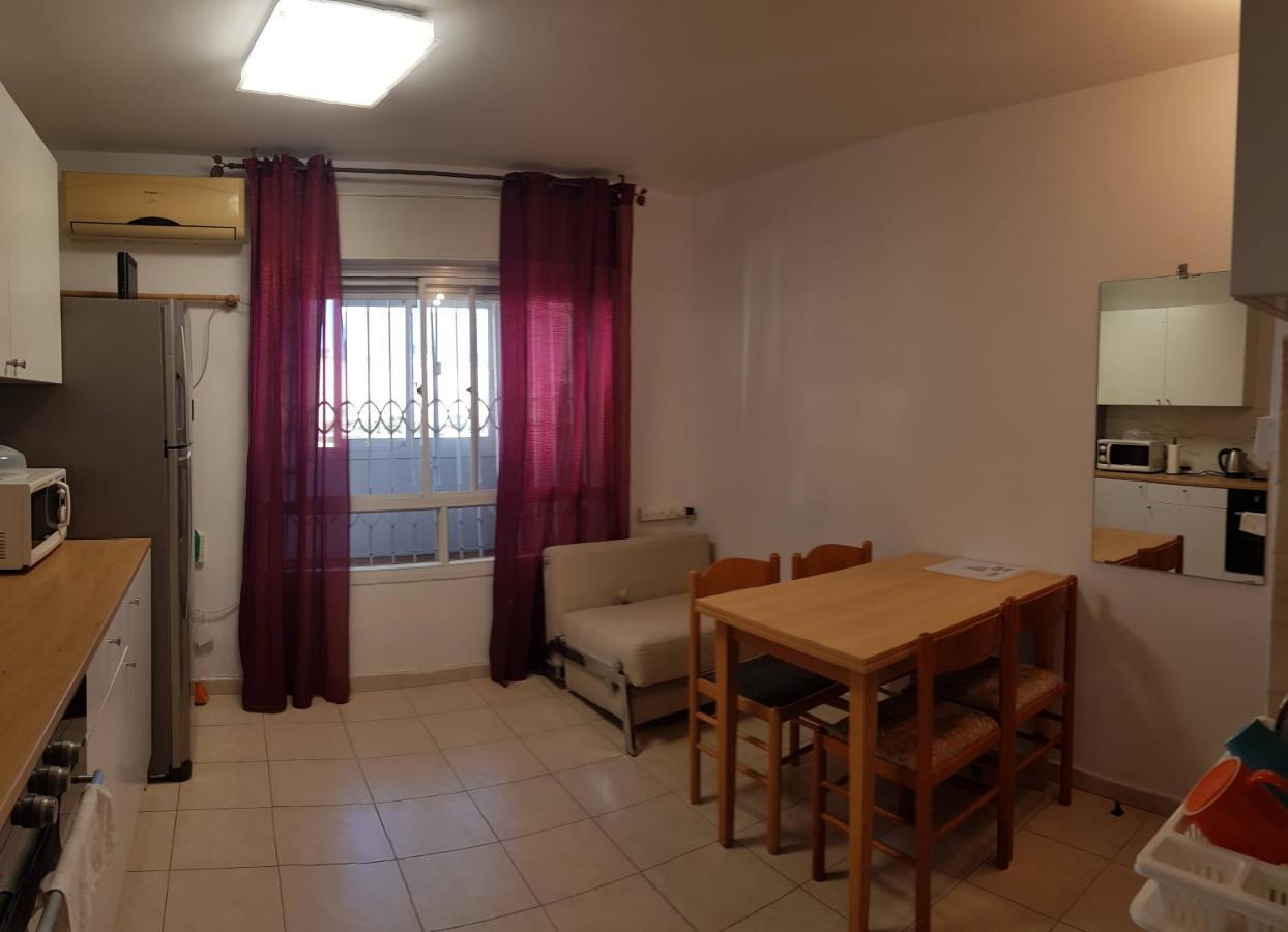 Ferienwohnung Cozy Flat With Parking Well-Placed Near Tlv Airport Lod Exterior foto