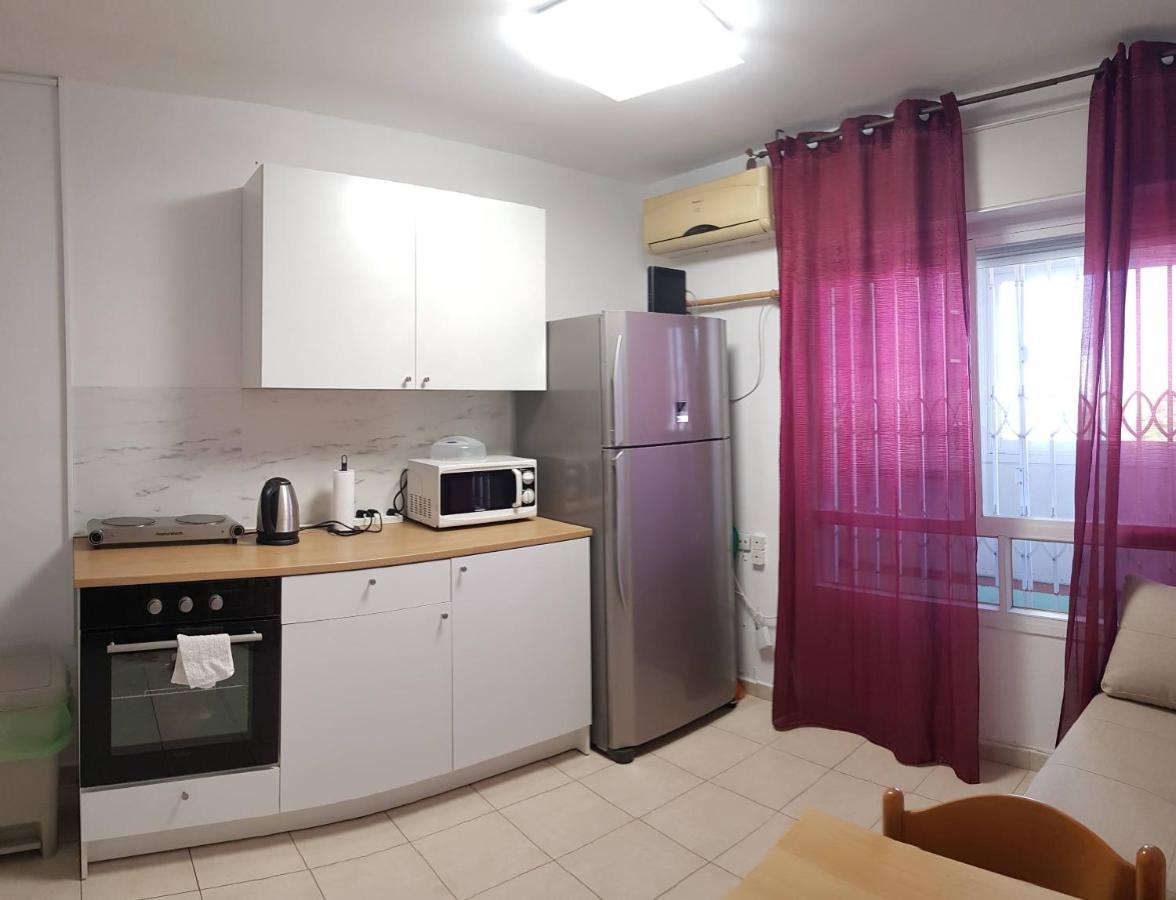 Ferienwohnung Cozy Flat With Parking Well-Placed Near Tlv Airport Lod Exterior foto