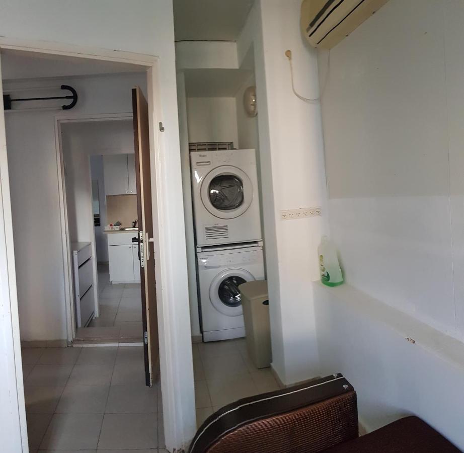 Ferienwohnung Cozy Flat With Parking Well-Placed Near Tlv Airport Lod Exterior foto